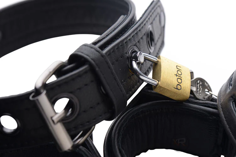 Black Luxury Bondage Collar and Cuffs - Image 3